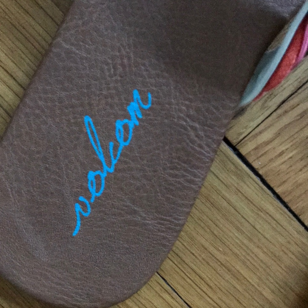 Volcom flip flops - Picture 3 of 5